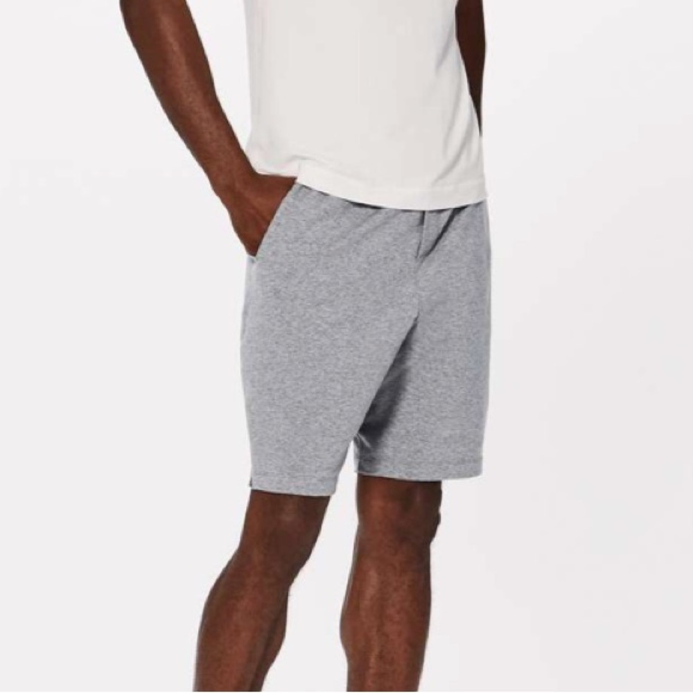 lululemon‎ Men’s Connector Short Heathered Grey Medium